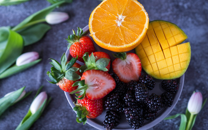 Fresas, mango, naranja, zarzamora