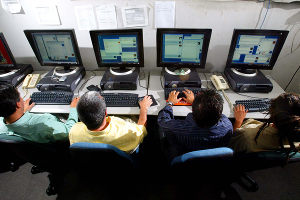 Oficina sin suficiente espacio ni ventilación